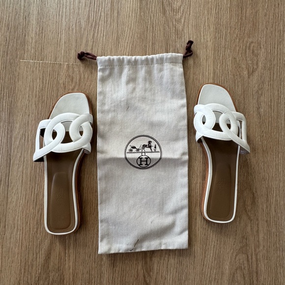 Hermes Elegant White Slide Sandals - Picture 4 of 4